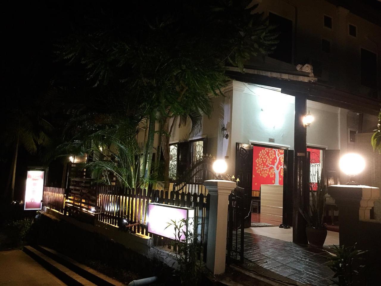 Mao Phasok Riverside Guesthouse لوانغ برابانغ المظهر الخارجي الصورة