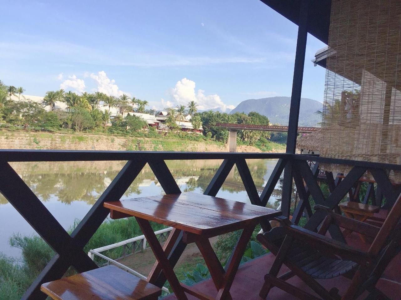 Mao Phasok Riverside Guesthouse لوانغ برابانغ المظهر الخارجي الصورة
