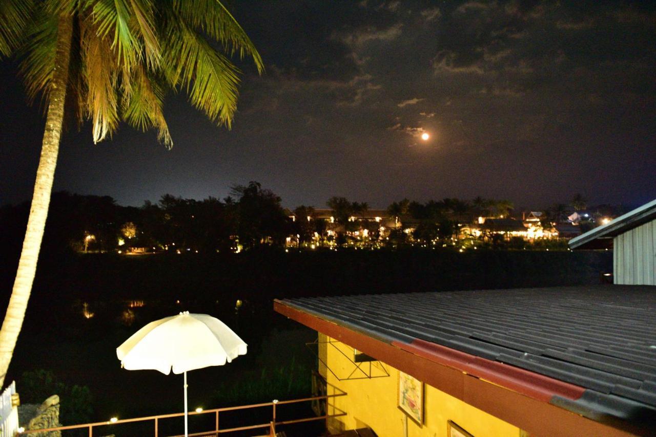 Mao Phasok Riverside Guesthouse لوانغ برابانغ المظهر الخارجي الصورة