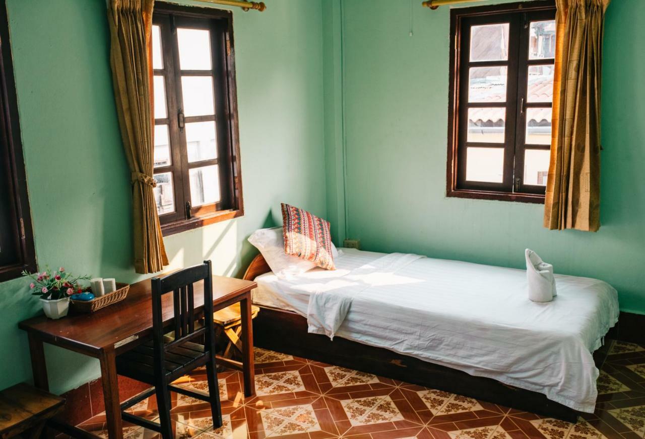 Mao Phasok Riverside Guesthouse لوانغ برابانغ المظهر الخارجي الصورة