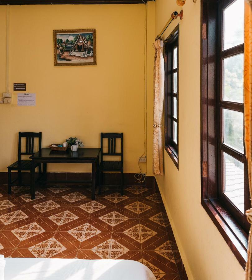 Mao Phasok Riverside Guesthouse لوانغ برابانغ المظهر الخارجي الصورة