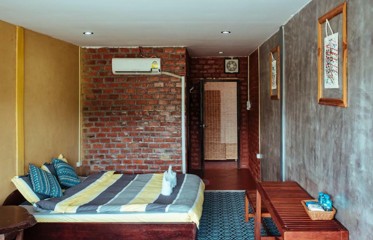 Mao Phasok Riverside Guesthouse لوانغ برابانغ المظهر الخارجي الصورة