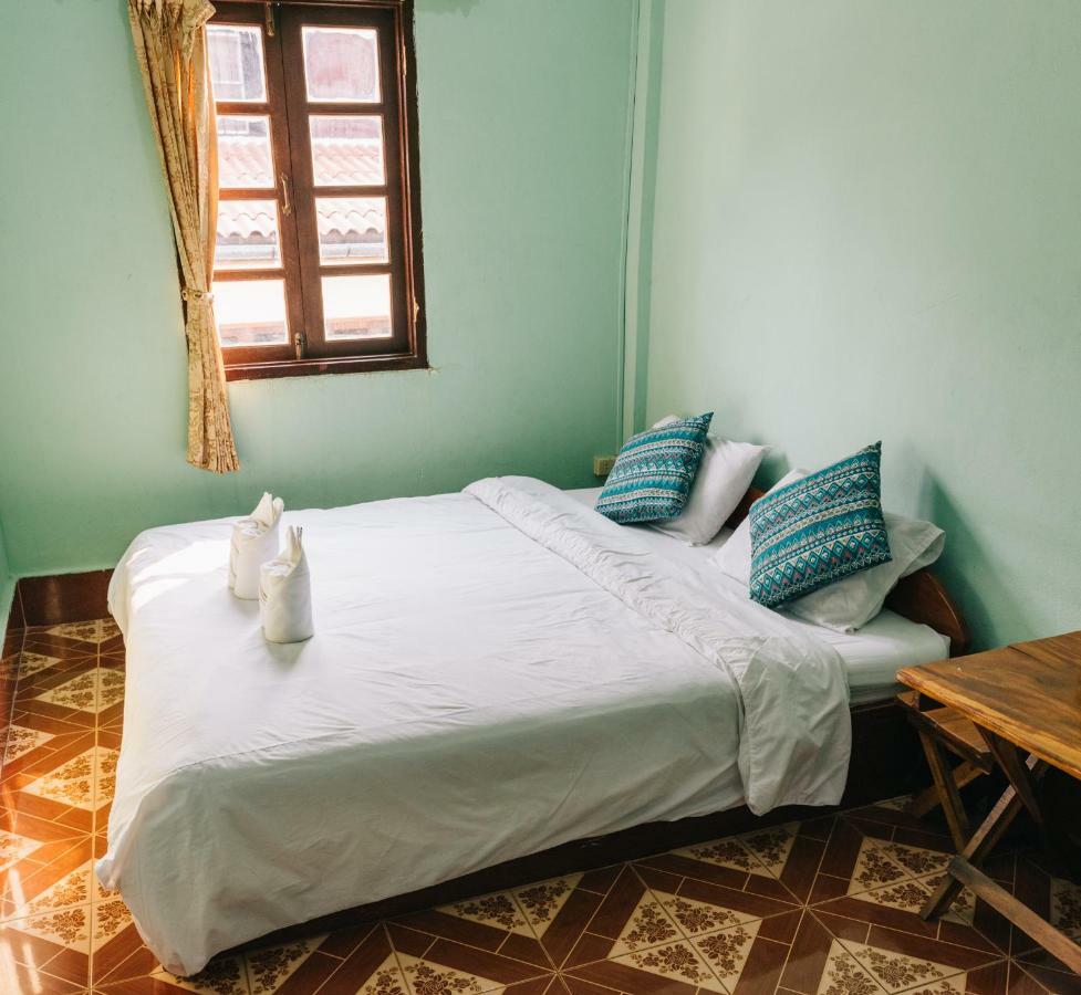 Mao Phasok Riverside Guesthouse لوانغ برابانغ المظهر الخارجي الصورة