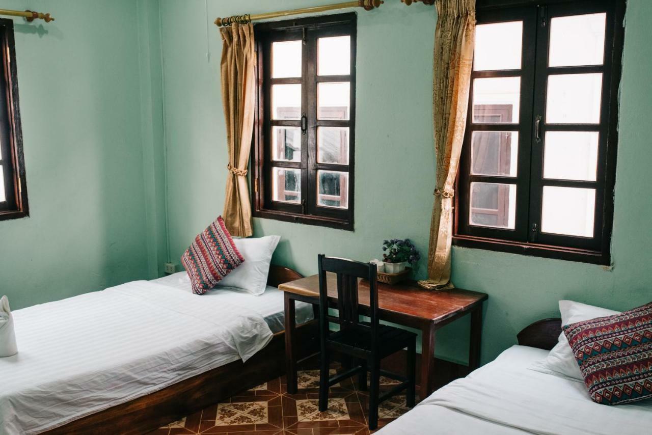 Mao Phasok Riverside Guesthouse لوانغ برابانغ المظهر الخارجي الصورة