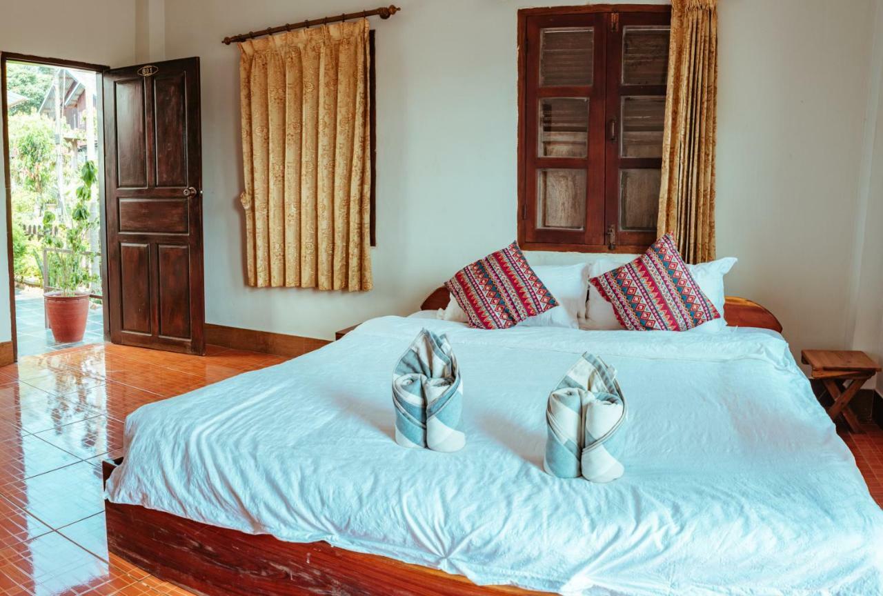 Mao Phasok Riverside Guesthouse لوانغ برابانغ المظهر الخارجي الصورة